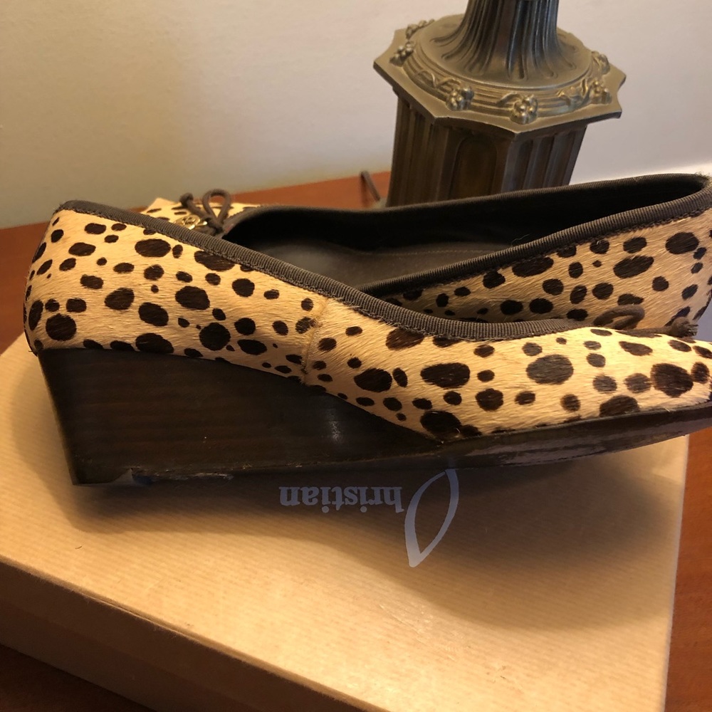 Size 8.5 Tory Burch wedge - Picture 3 of 4